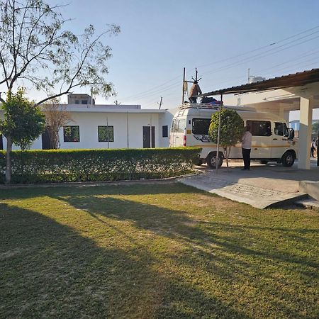 Govind Resort Mathura Buitenkant foto