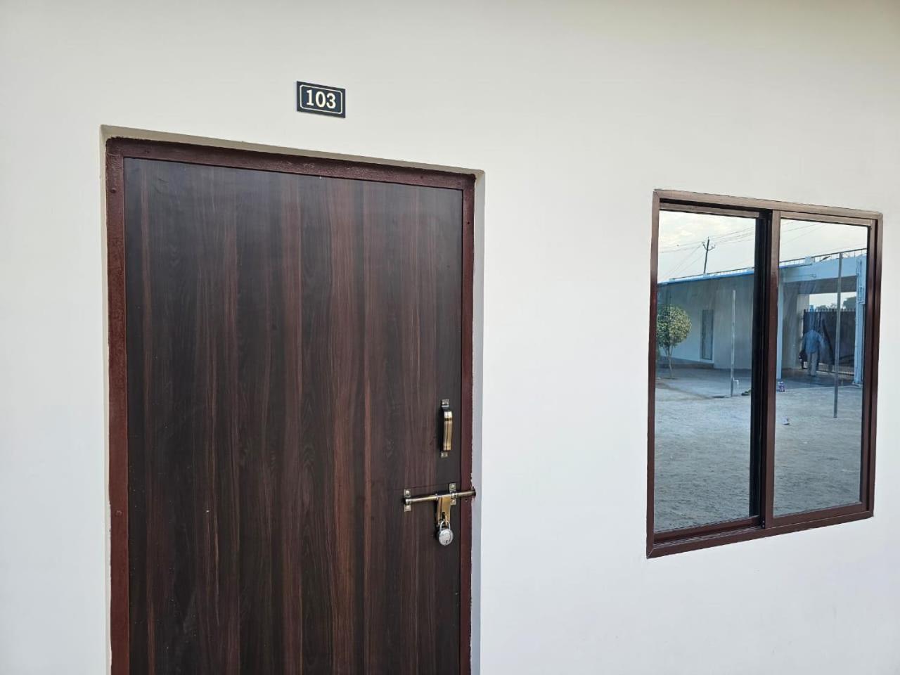 Govind Resort Mathura Buitenkant foto